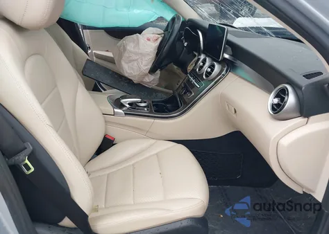 2015 Mercedes-Benz C 300 4Matic из США, поврежденный, VIN 55SWF4KB4FU006763